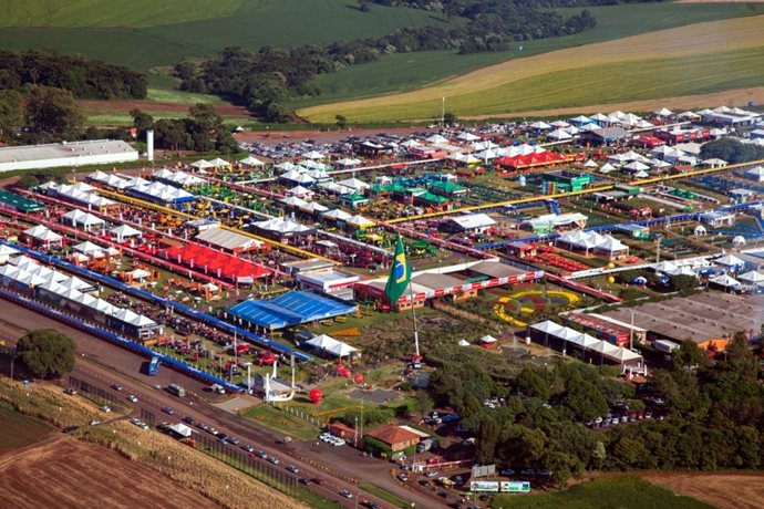 Colaboradores da Coopermil participaram do Show Rural Coopavel
