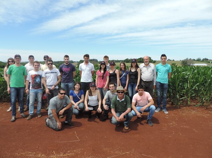 Estudantes de Agronomia da UPF visitaram Área Experimental