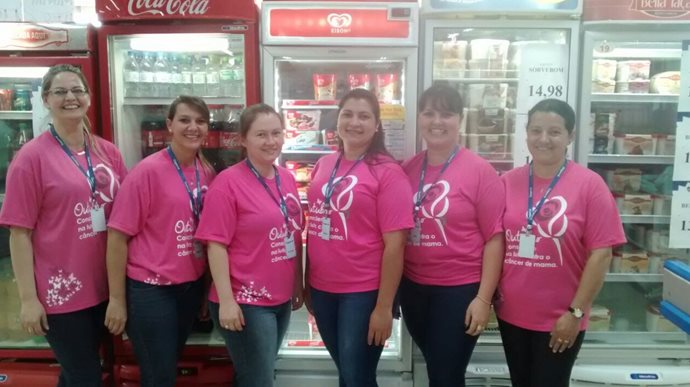 Funcionárias do Super São Luiz – Giruá apoiam a causa do Outubro Rosa