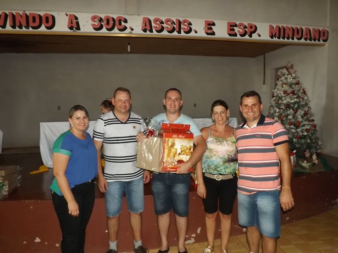 Super São Luiz participou da entrega de cestas em festa de Natal da KF
