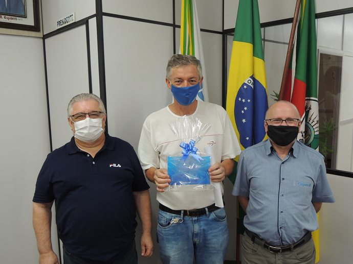 Colaborador da Coopermil encerra vinculo após 43 anos de dedicação a Cooperativa