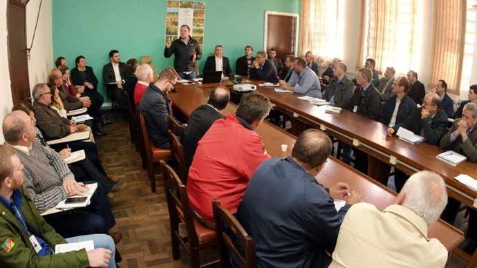 Coopermil participou da Câmara Setorial do Milho que reuniu cadeia para formular novo programa de produção e qualidade