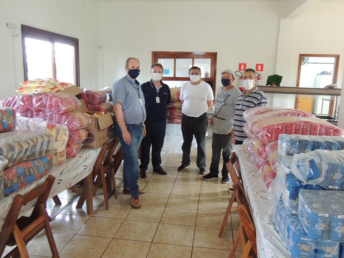 Coopermil realiza entrega de doação