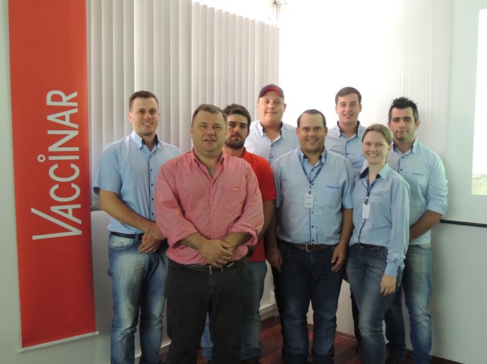 Técnicos da área de Leite participaram de treinamento na Coopermil